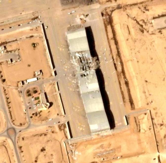 伊朗导弹突袭以色列空军基地，200多发炮弹，炸出大洞，机库遭殃。西方媒体 ini