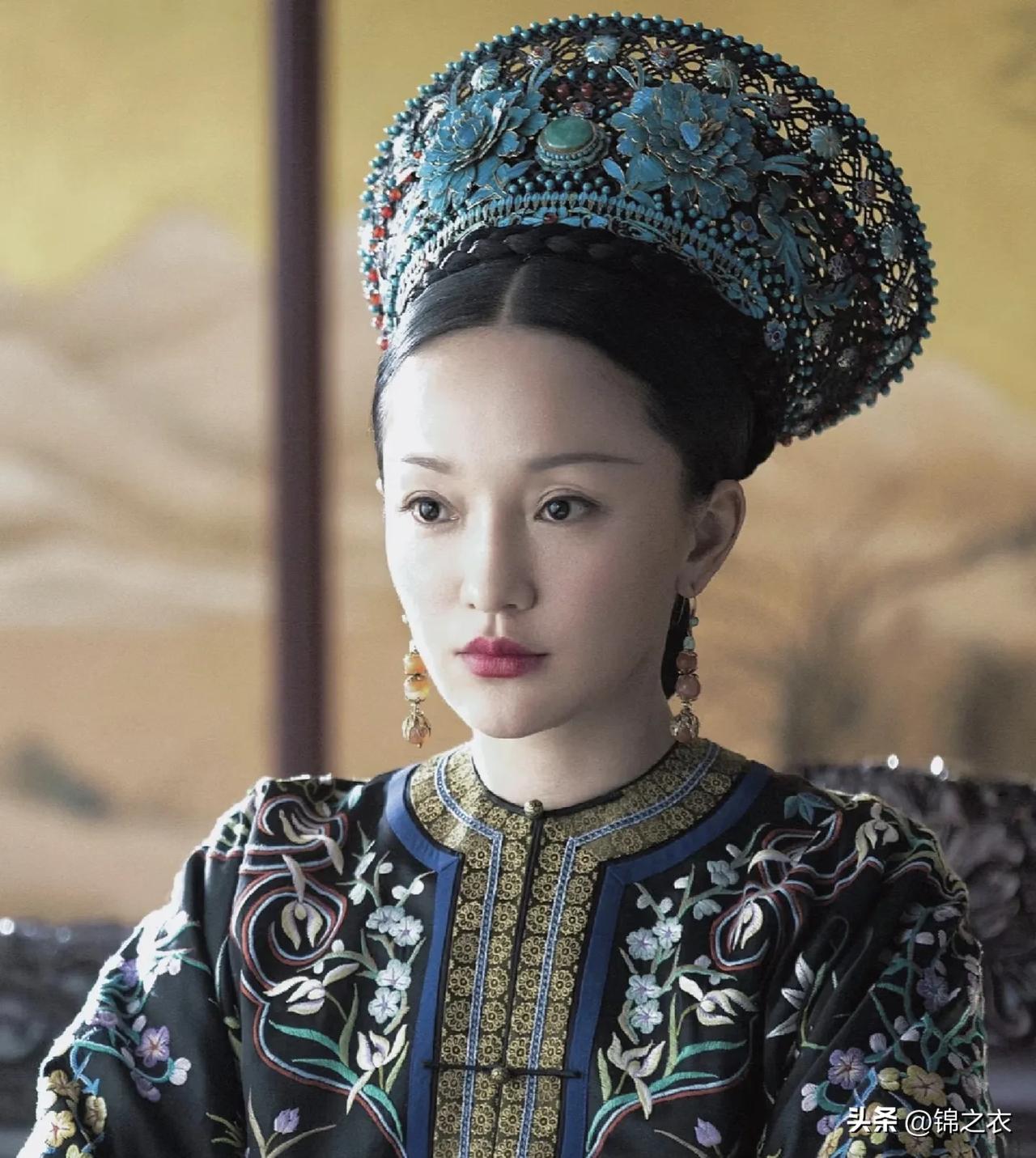 周迅本人特别喜欢（如懿传）这部剧，因为她还把剧里面的鞋子还是头饰都拿回家收藏了，