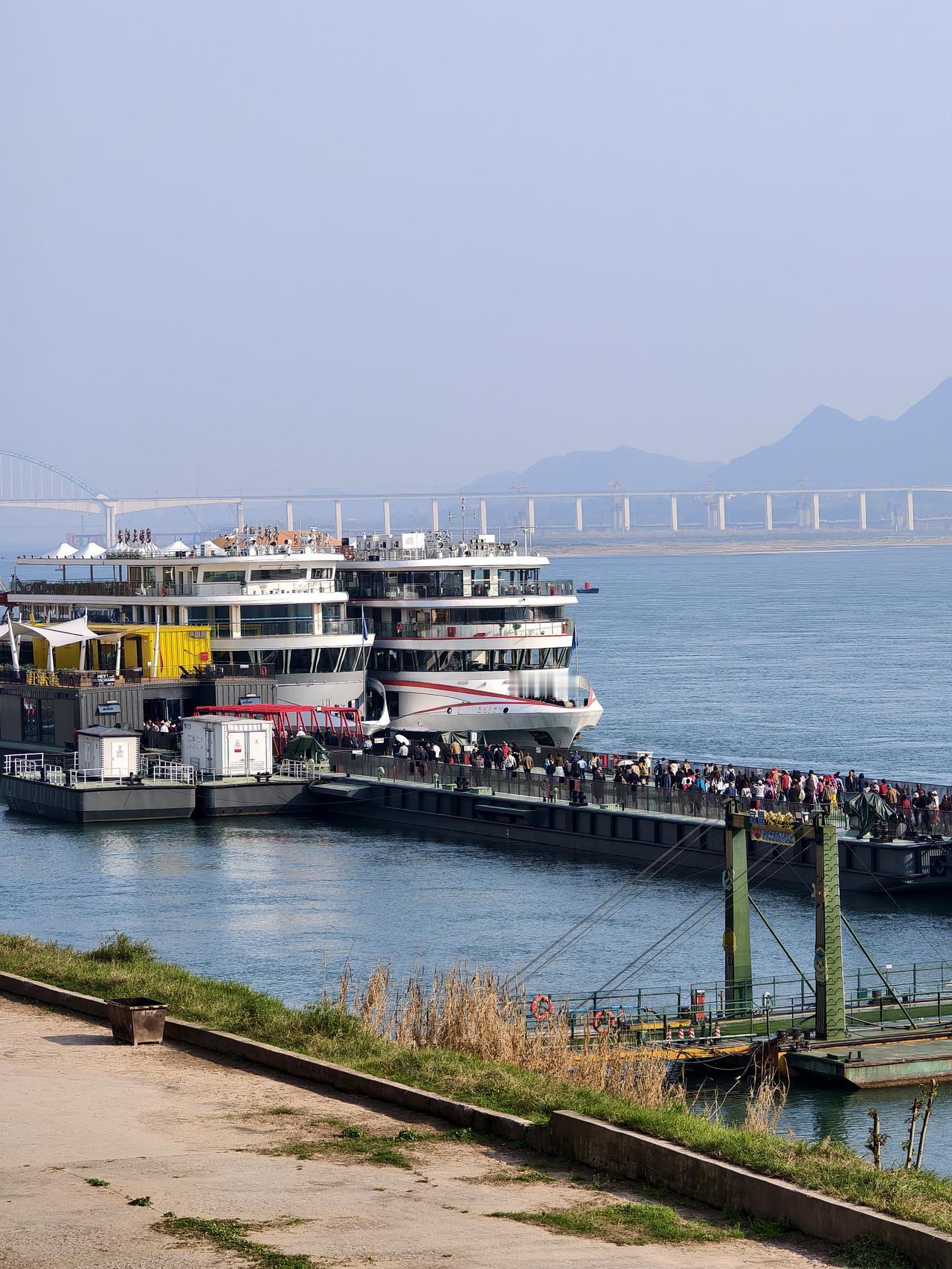 1992年的宜昌地市合并，是以宜昌地区为主？还是以原宜昌市为主？
地市合并、实行