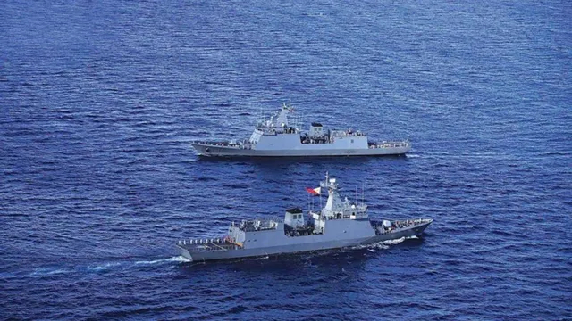 【解放军齐聚黄岩岛，马科斯吓得不轻，一句话给特奥多罗找了个台阶】短短几天内，南部