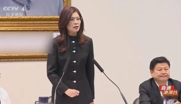 万万没想到！郑丽文坐上国民党主席位置后，身世背景和学生时代经历全被翻出！蓝二代背