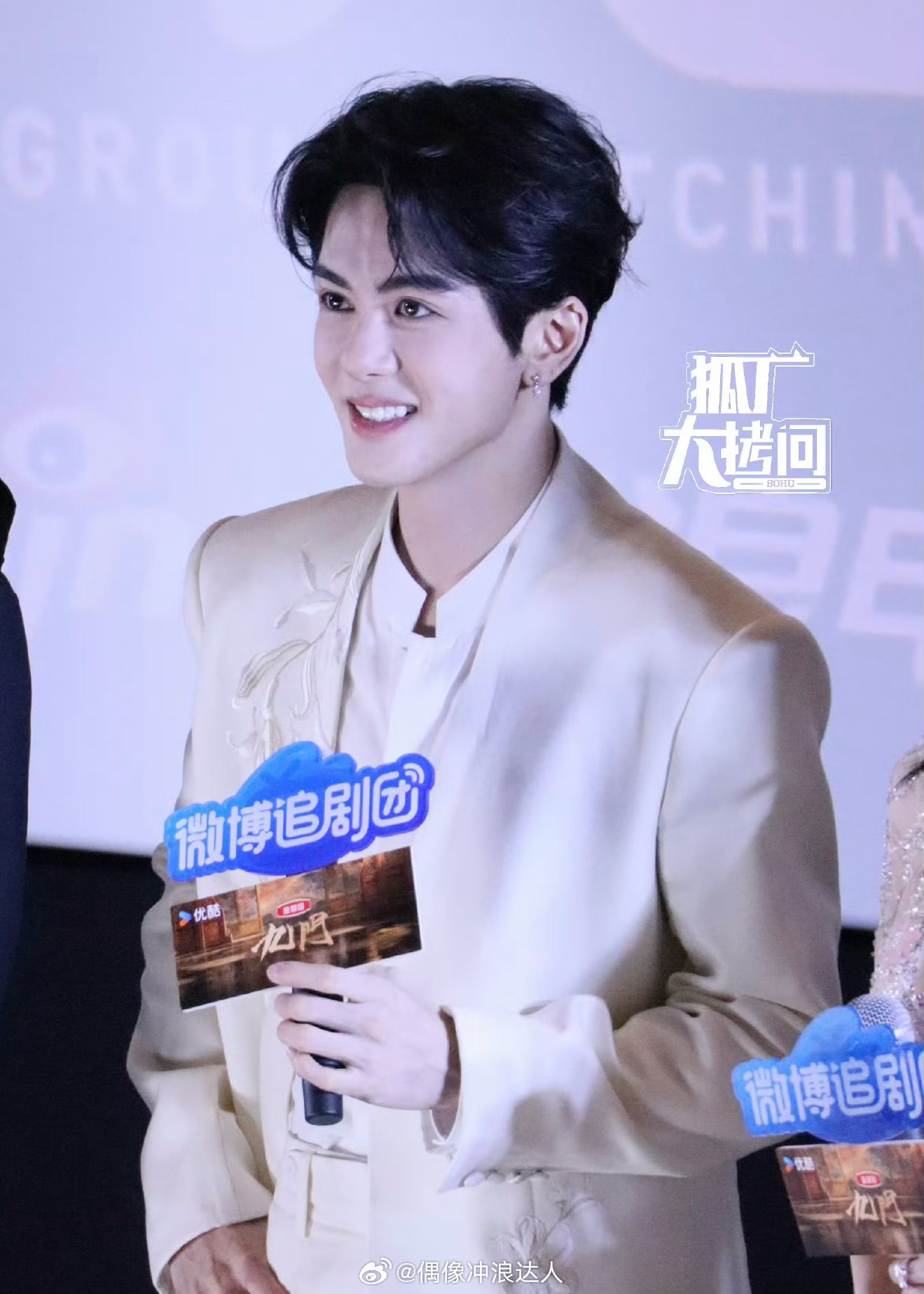 陈伟霆曾舜晞陈瑶转圈跳舞曾舜晞陈瑶好会跳没有人能拒绝这种有爱又轻松的剧组氛围，陈