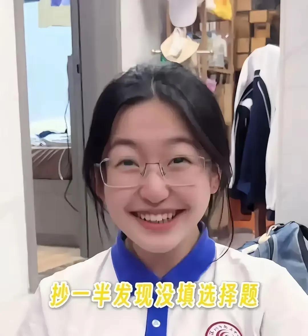 今年高考，深圳一位姑娘彻底火了
 
她不是状元，没有超高分数，却凭一场绝境翻盘，