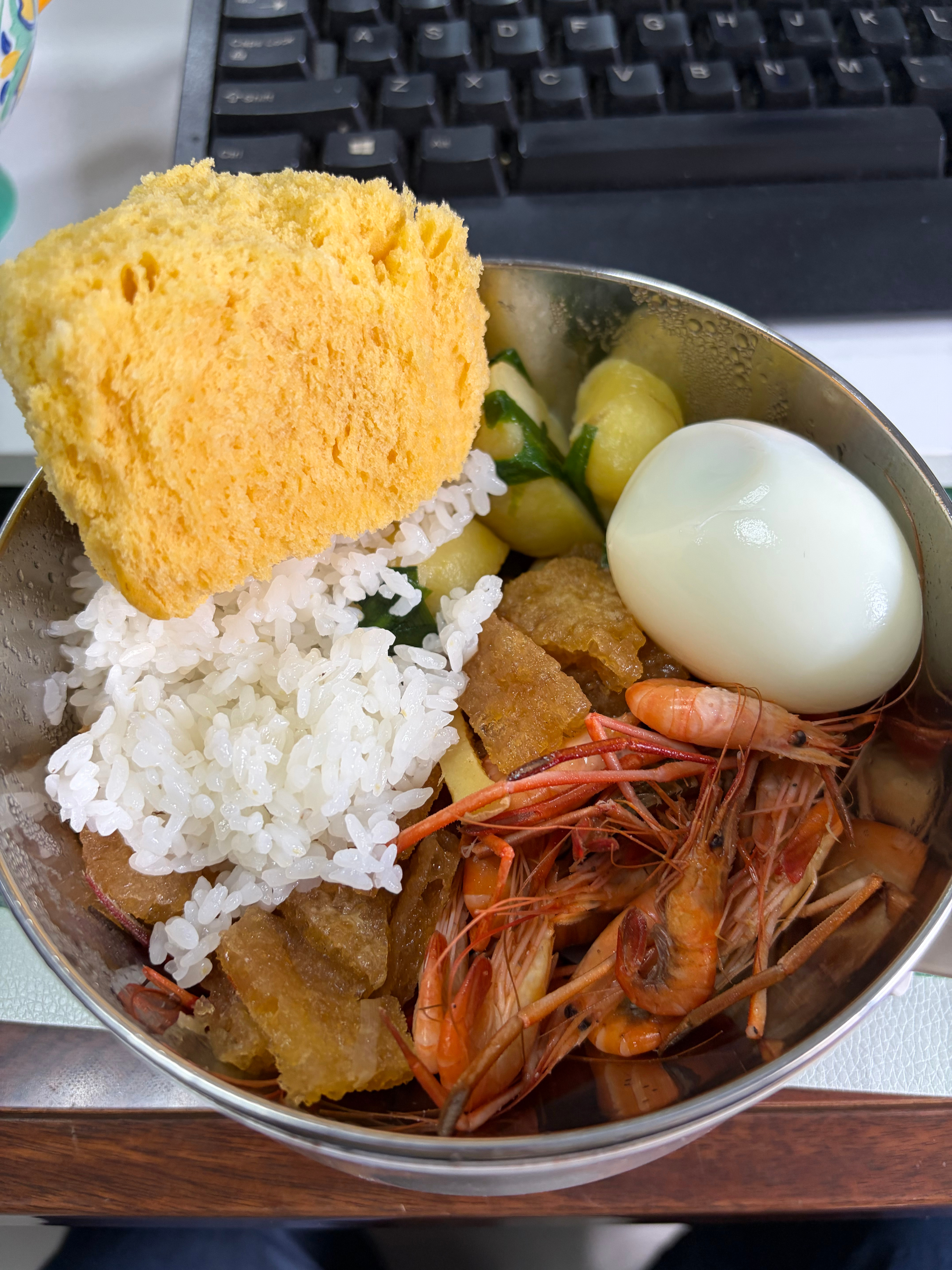 满足 