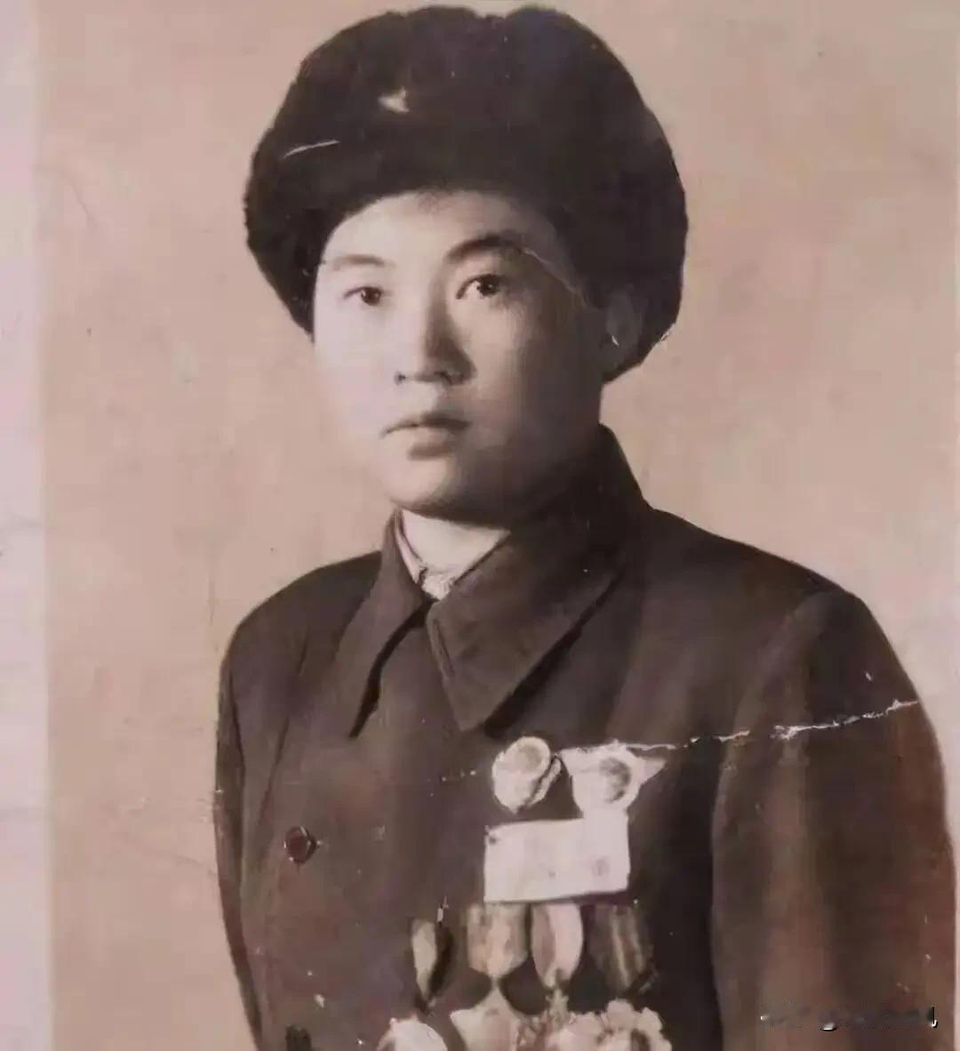 5年从不脱衣服睡觉，建国后病倒才被发现是女儿身
 
提起巾帼英雄，很多人最先想到