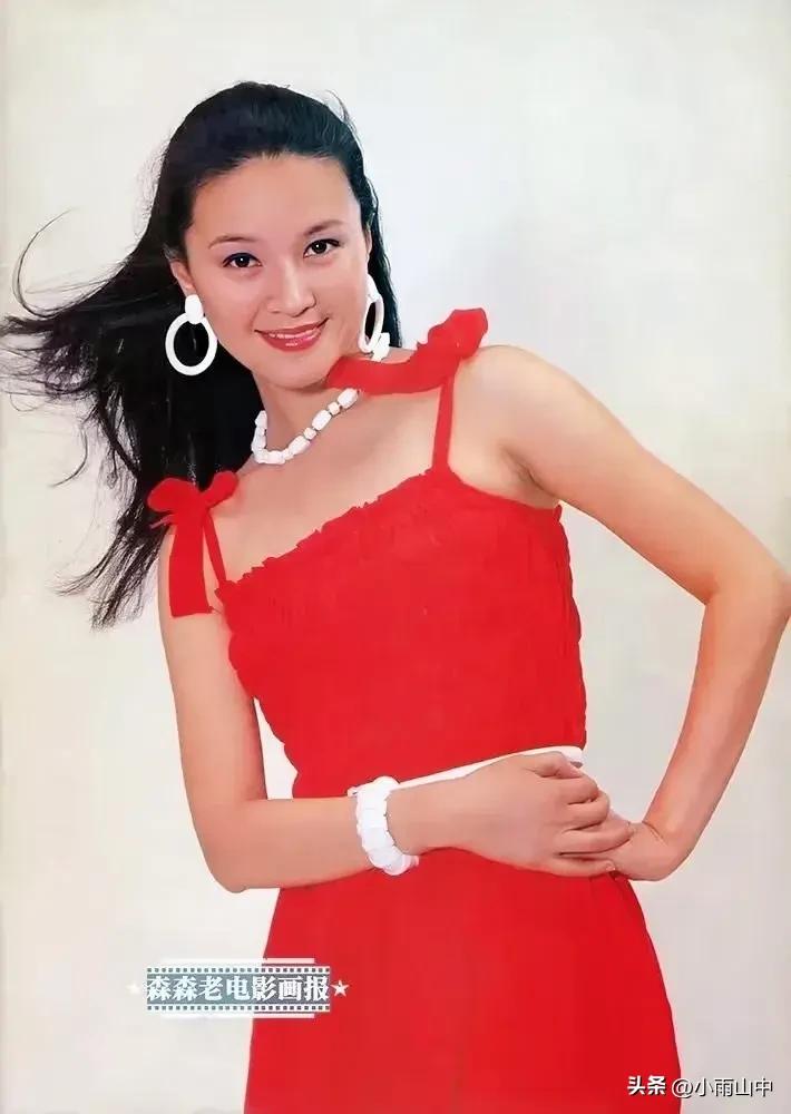 街上流行红裙子
方舒、李芸、殷新、张伟欣、殷亭如、陈剑月、陶慧敏、宋佳、傅艺伟、
