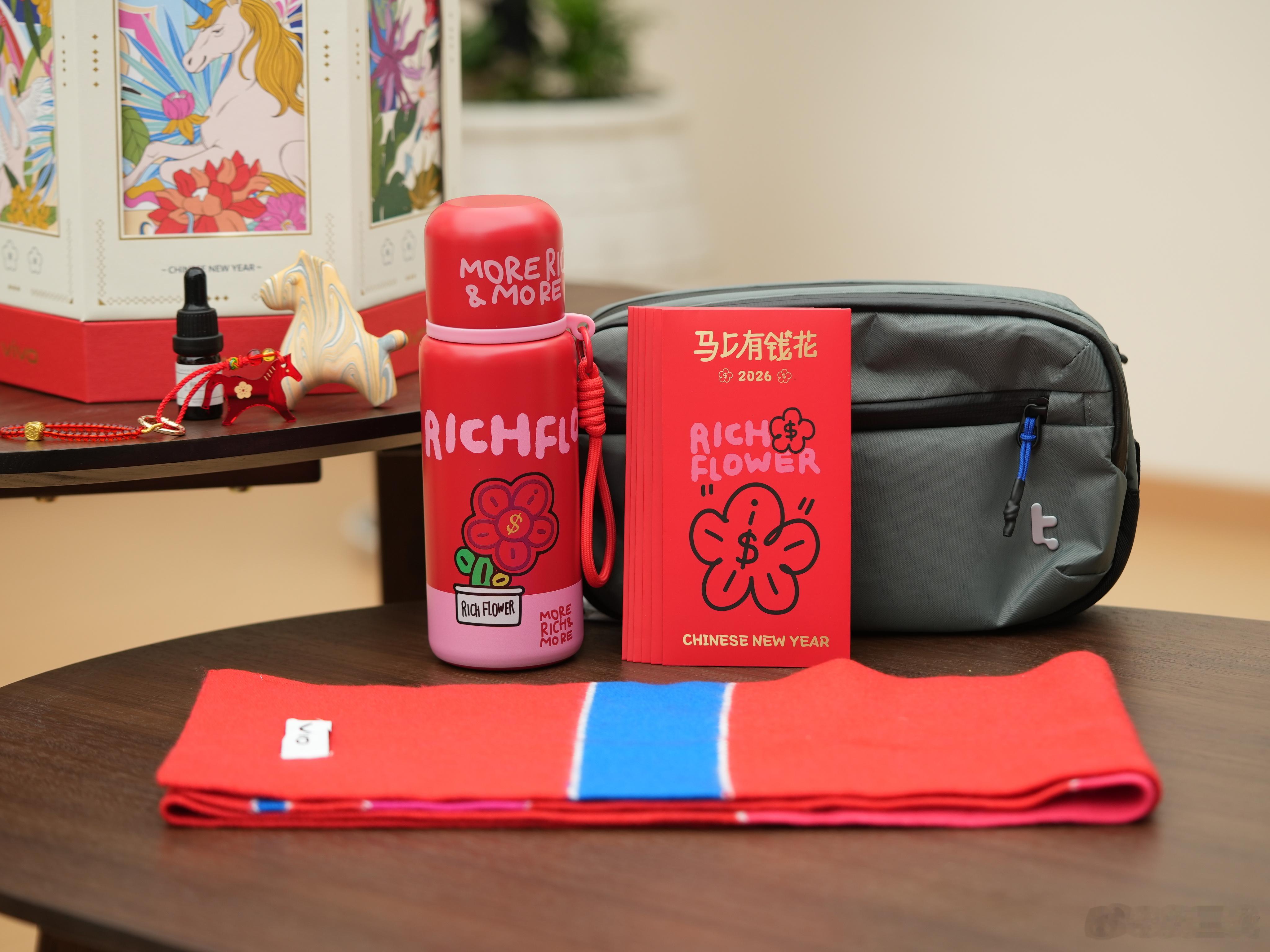 今天就是除夕了，谢谢vivo的新春礼盒，祝大家马上有钱花