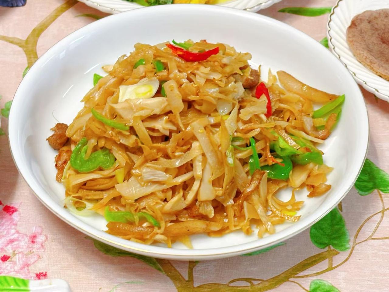 对生活只会埋怨，每天都是负能量的人，生活也不会眷顾他。