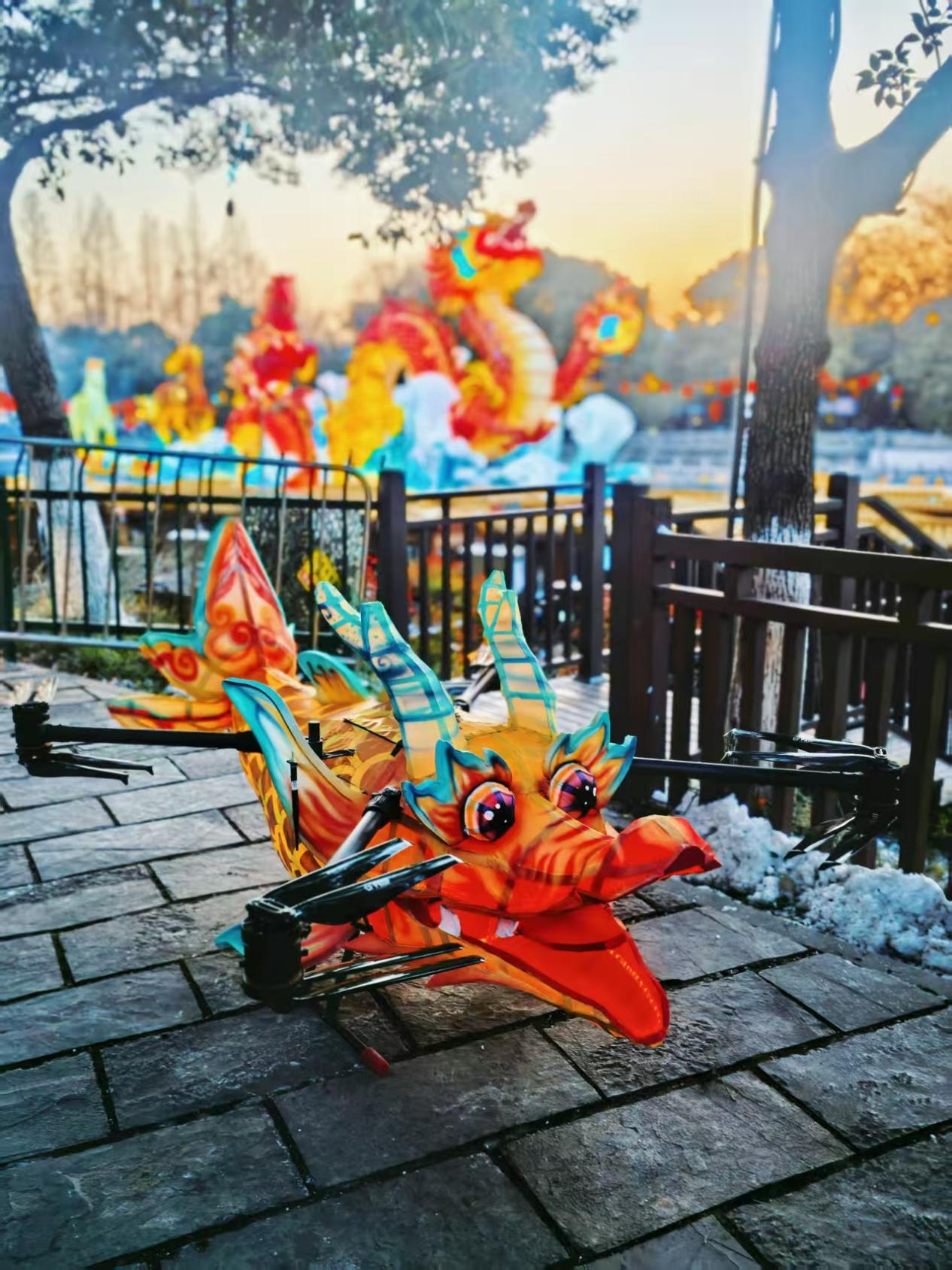 新春走基层｜灯彩照见中国年：“算法花灯”飞天记