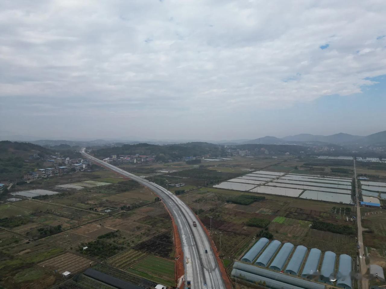 衡阳祁东修路是最积极的，道路才是最大的民生啊！希望衡阳继续加快道路交通建设。