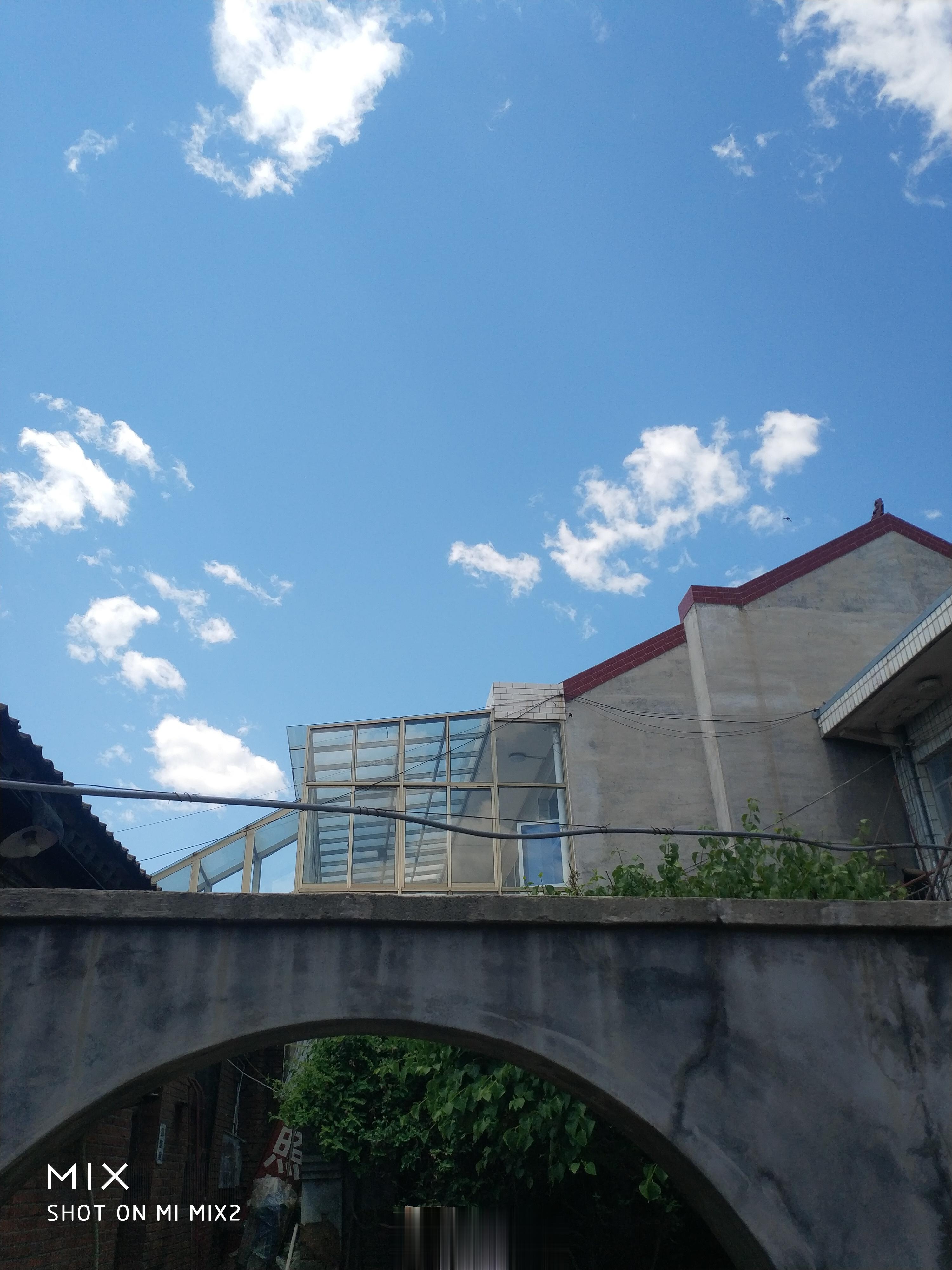清东陵、马兰峪地区连续两天蓝天白云了。希望五一节假期期间天天都有好天气。 ​​​