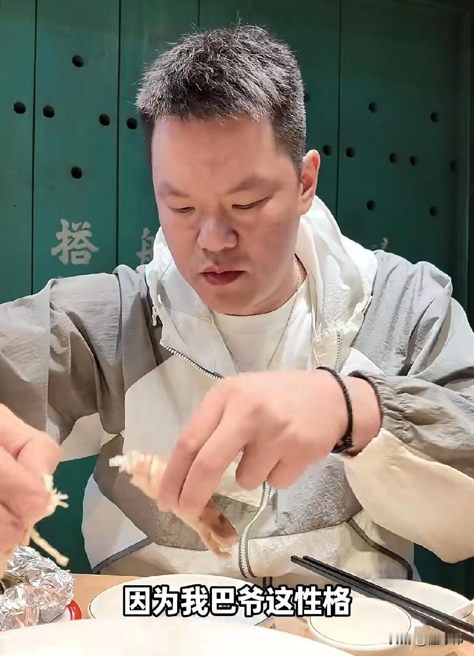 巴爷是好榜样！朱芳雨谈老大哥巴特尔：

“最近跟我巴爷聊了很多。”

“也是聊到