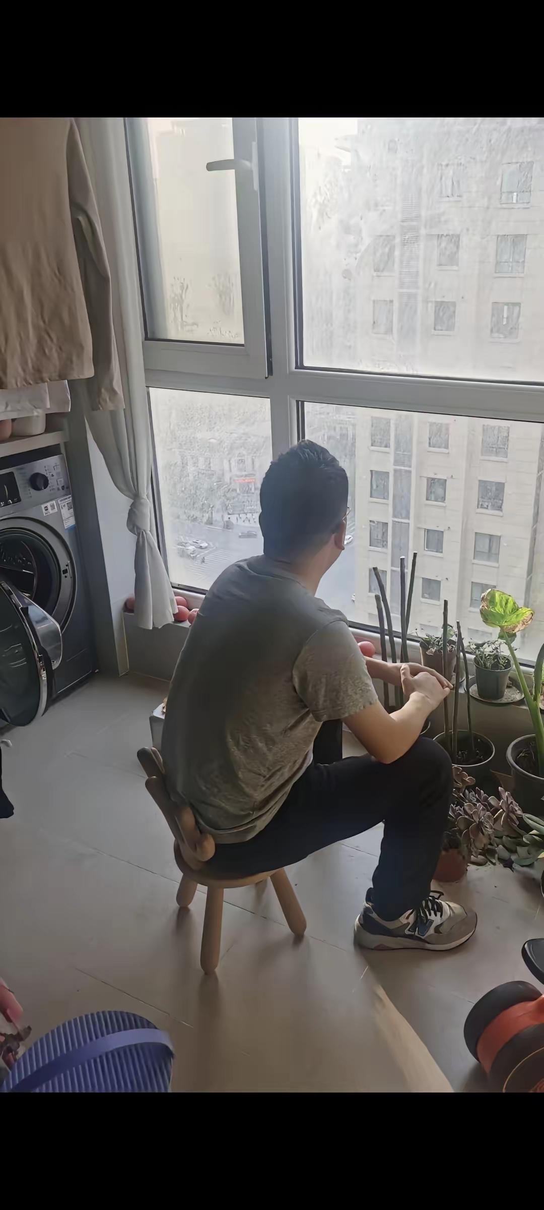 你说这叫怎么回事？我一个大男人，不抽烟不喝酒不打牌不钓鱼不打游戏，不养鸟不遛狗，