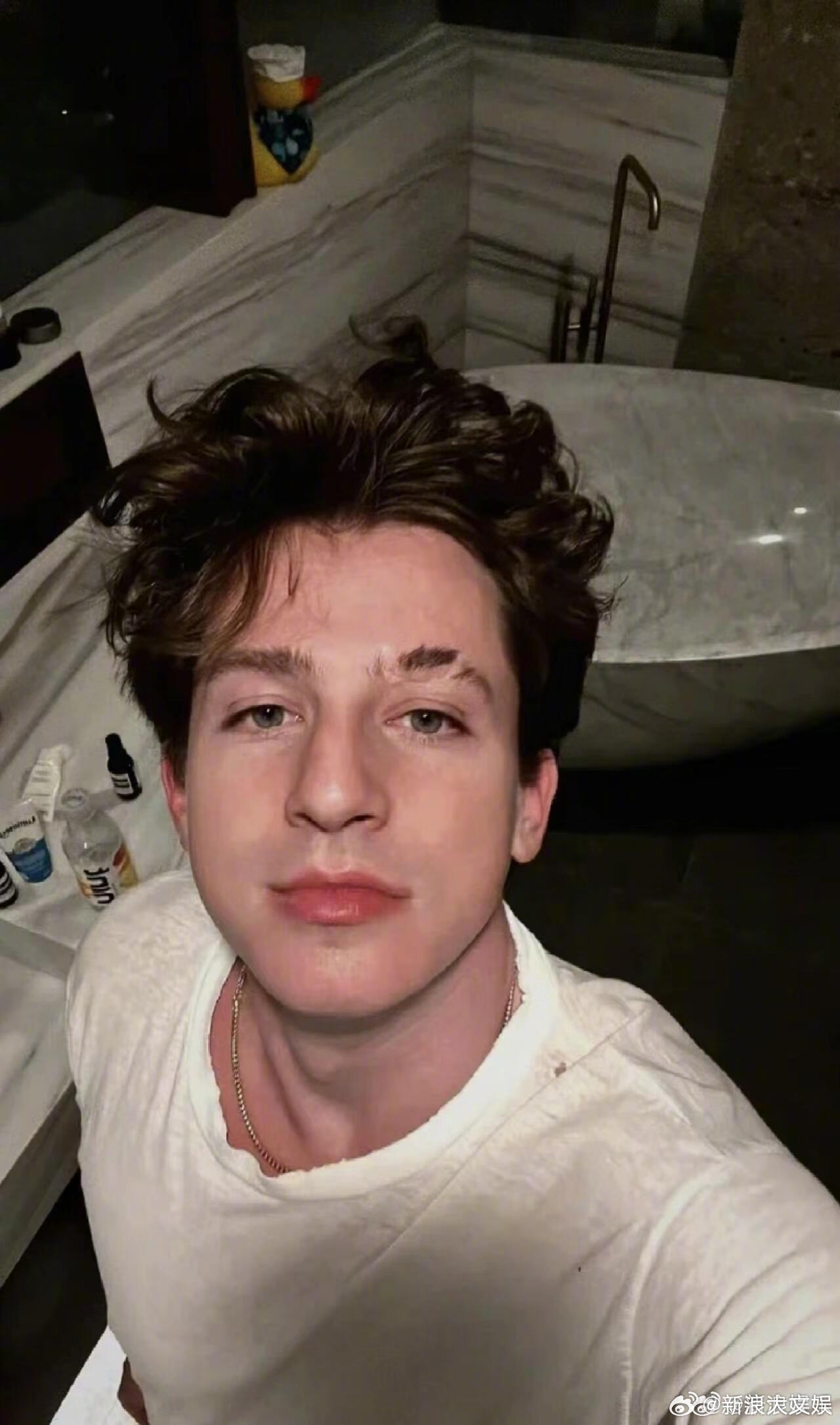 断眉谈甜茶歌剧芭蕾无人在乎言论 “断眉”Charlie Puth谈“甜茶”提莫西