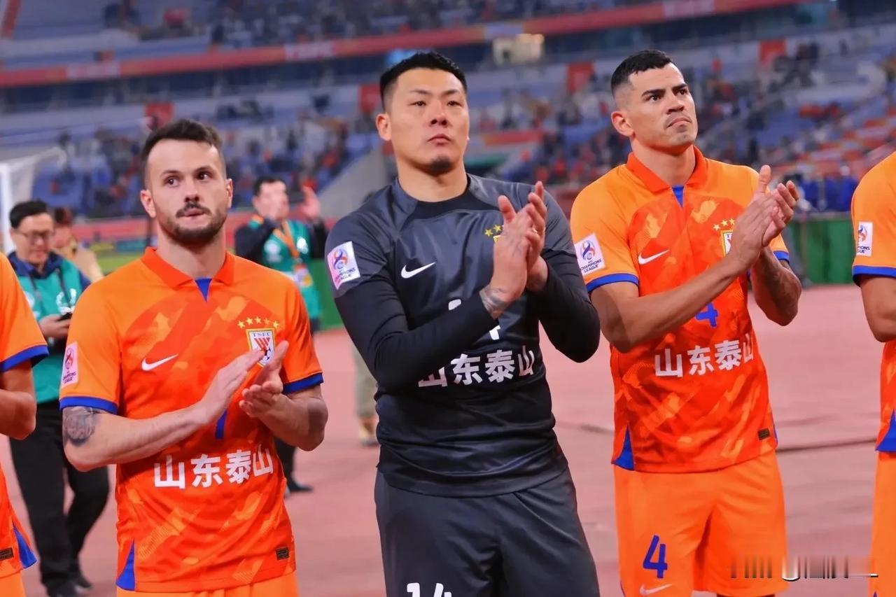 如果扬科维奇能让王大雷坐上国足主力门将位置，他就有资格接过队长一职，理由:
  