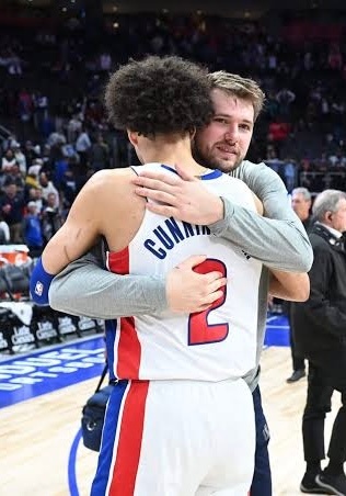 恭喜二位重获资格，那这样一来的话，一阵五个名额，亚历山大、文班亚马、约基奇、东契