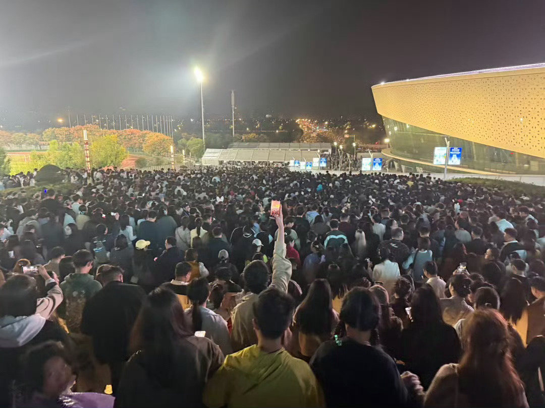 人人人人人张韶涵人人人人人，谁抢到票了？张韶涵演唱会洛阳人流激增 ​​​