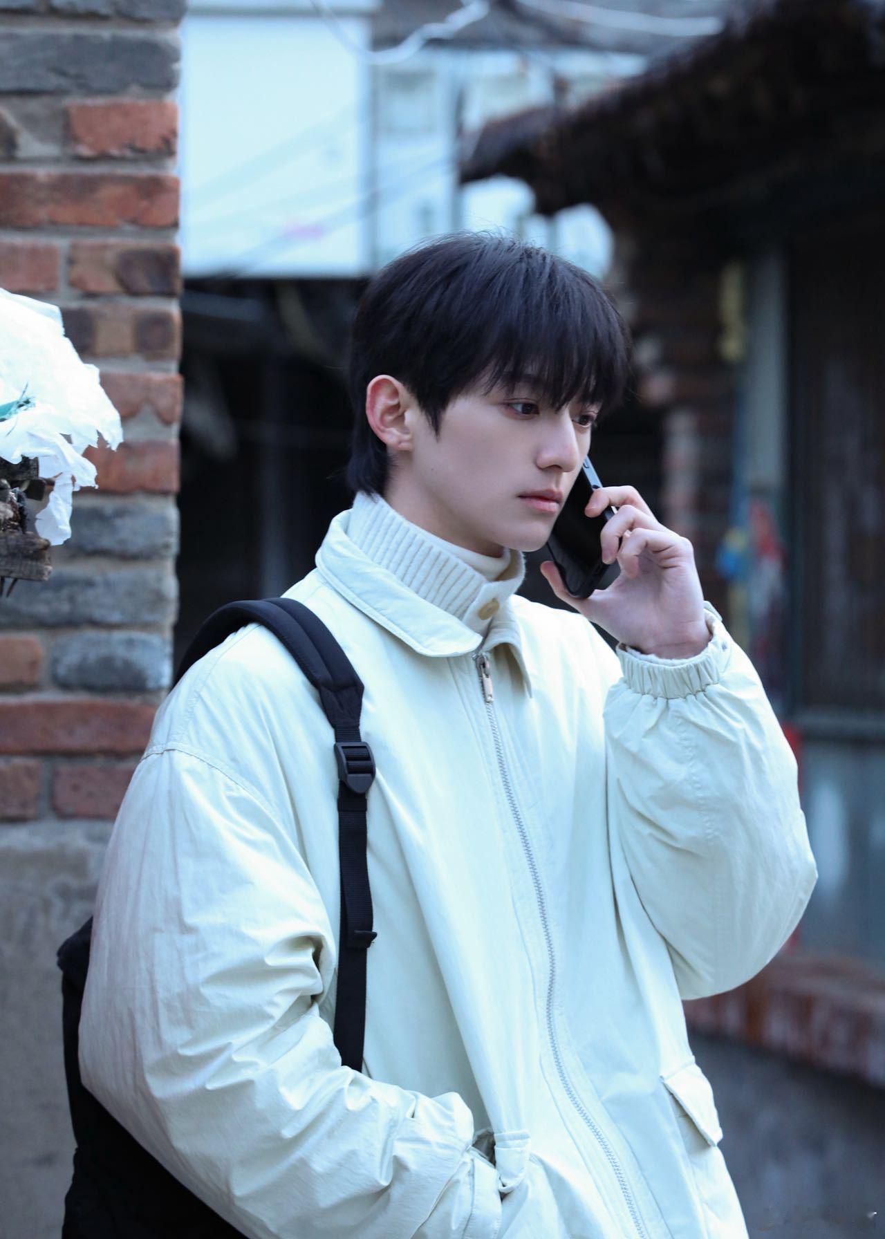 赖伟明初恋具象化 暗恋的酸涩与甜蜜在赖伟明的演绎下完美体现，从他眼中流露出的情感