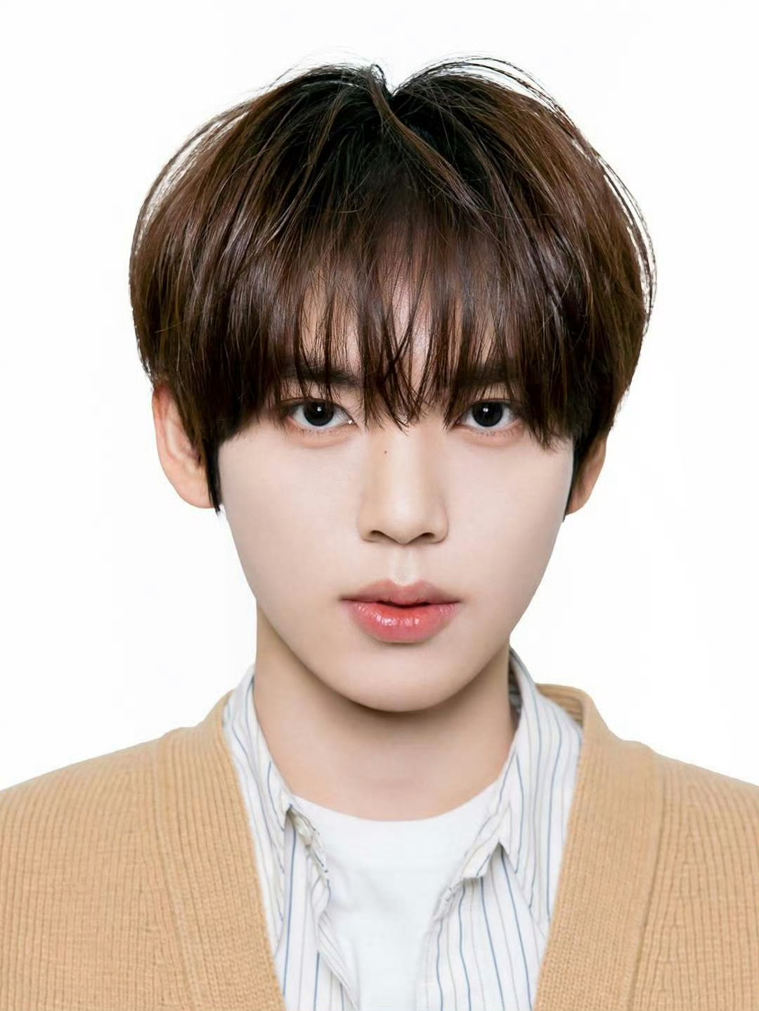 乐华新男团AND2BLE证件照 乐华新男团AND2BLE ins更新公式证件照?