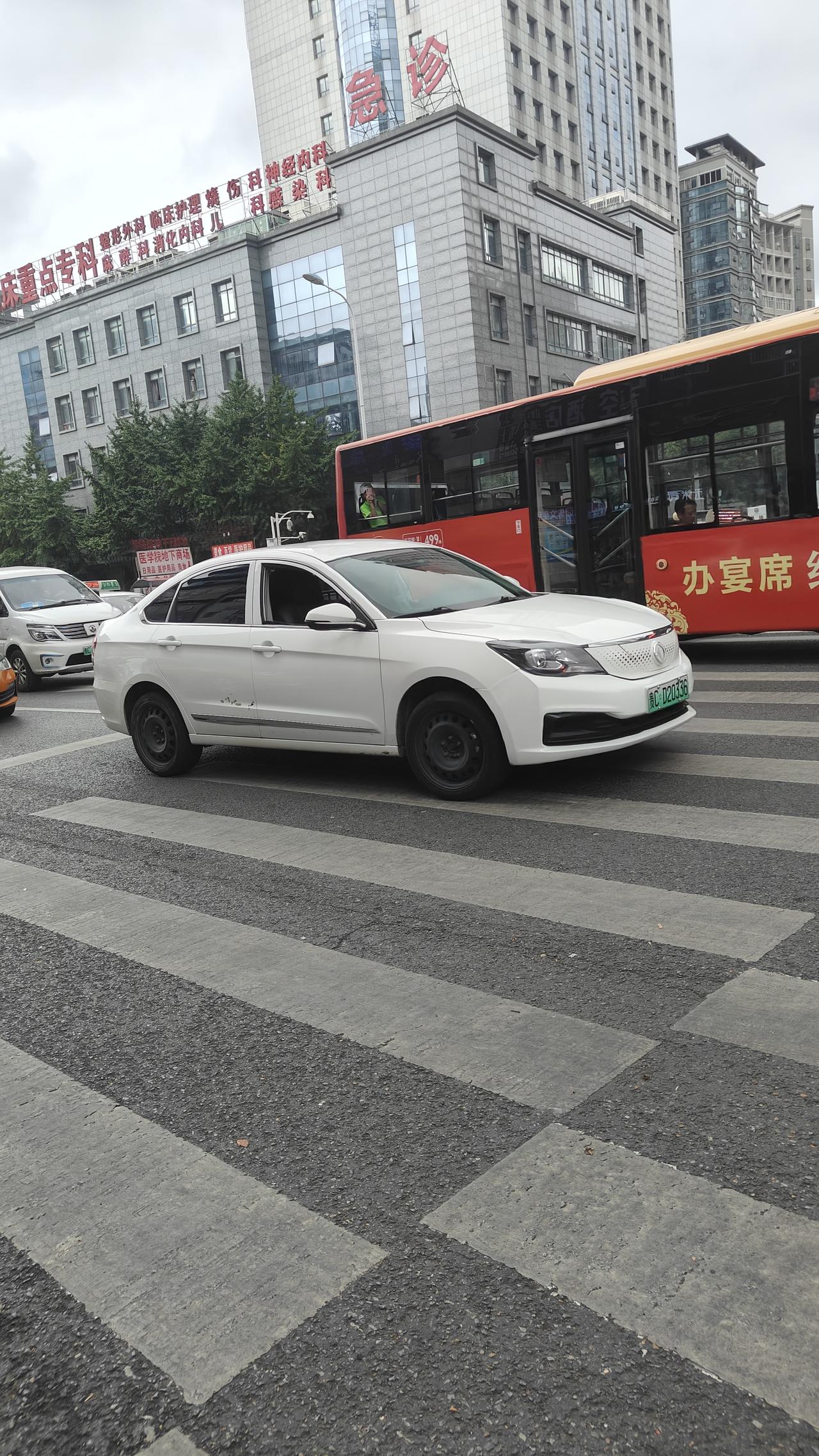这车我不知道是什么车