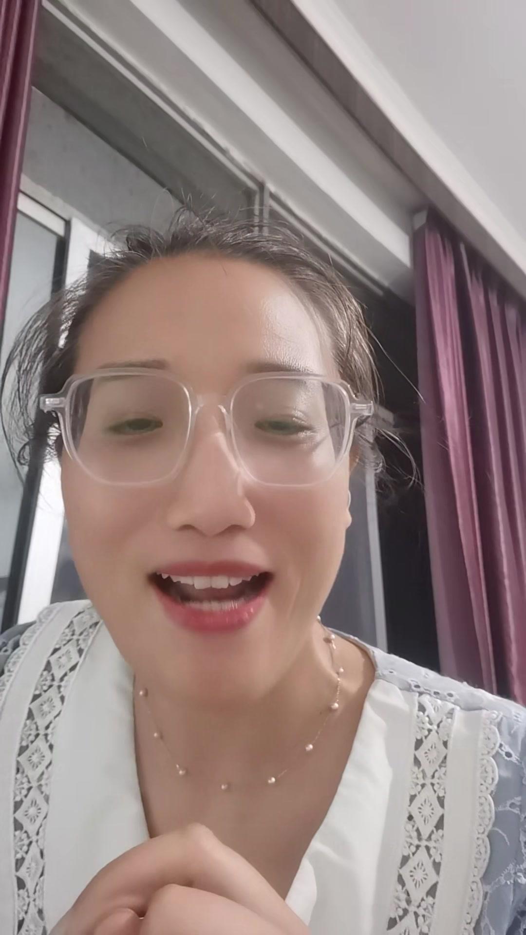 🍳今天下班接孩子回家，热得慌去楼道凉快了会儿，回来就看到孩子和老公快把菜扫光了