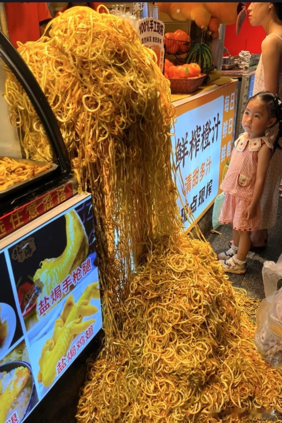 第一次看到简直惊呆了！

第一眼看到，你以为图中是什么？

我第一眼看到以为是做