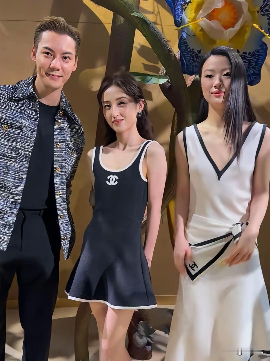 三个人站一起，陈伟霆最漂亮
张子枫减肥后，本就身材娇小的她显得更娇小了，只不过过