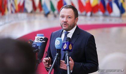 爱沙尼亚外交部长查赫克纳表示，爱沙尼亚不排除在其领土上部署核武器的可能性。他说，