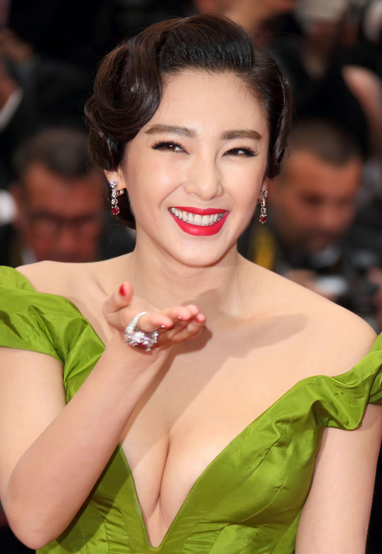 张雨绮综艺春晚接连“被拒”，是要被封杀？背后隐情让网友炸锅！
 
“张雨绮这是咋