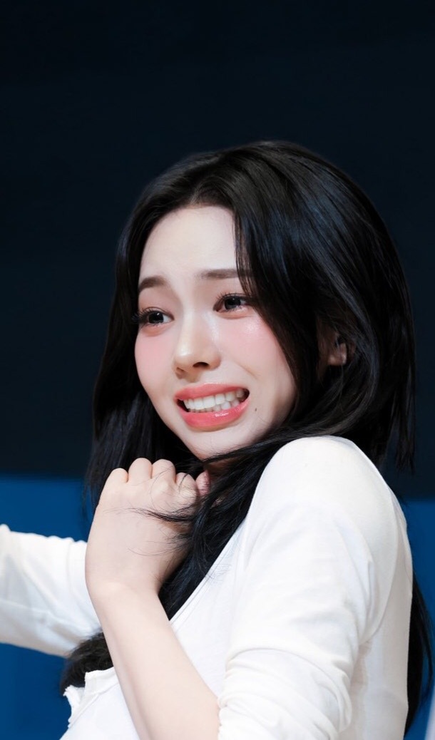 又在弄小表情 