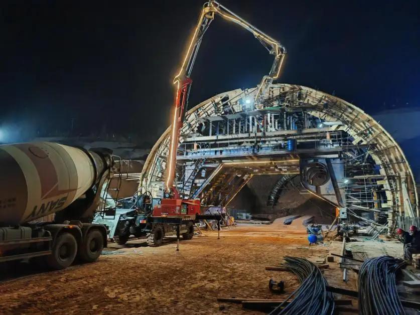 越南基建这回玩了个大的！盾构机全部采购到位，十几台设备准备同步开工，地铁高铁隧道