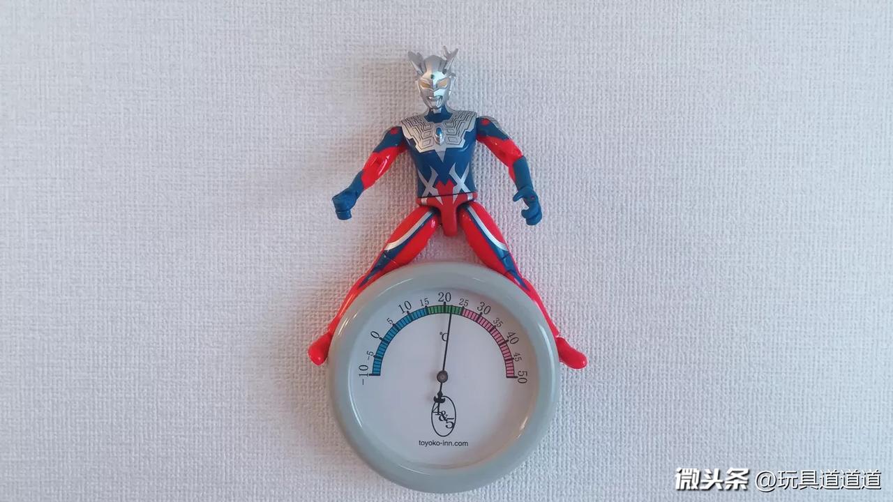 赛罗回到家乡入住酒店了