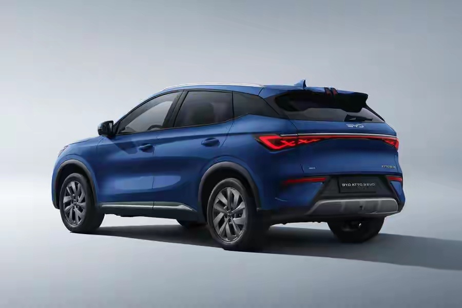 比亚迪于本月11号在海外推出了 ATTO 3（国内元 PLUS）的新款车型 AT