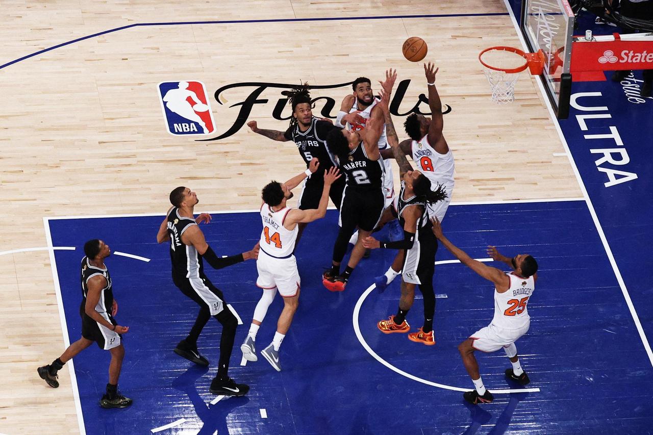 NBA进入群雄逐鹿时代！连续8年不同球队夺冠创造历史第二纪录

看NBA上咪咕视