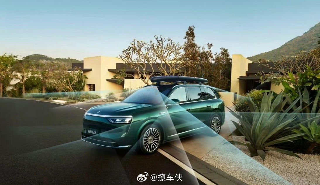 问界m8升级四激光雷达 问界M8这次直接整了四个激光雷达，前后左右安排得明明白白