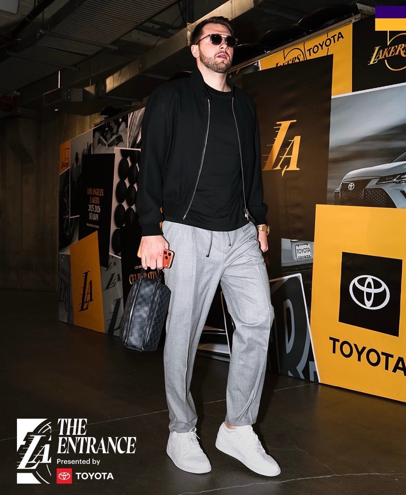 今日穿搭：日常风，黑衣灰裤小白鞋