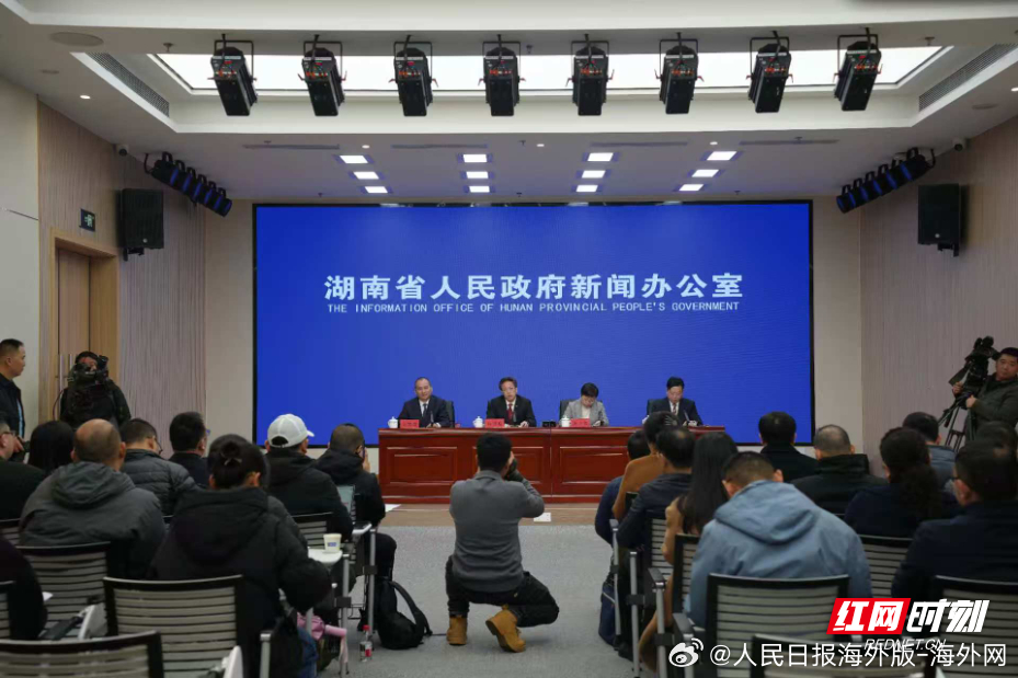 【湖南2025年社零总额超2.1万亿，“新三样”出口激增88%】1月26日，湖南