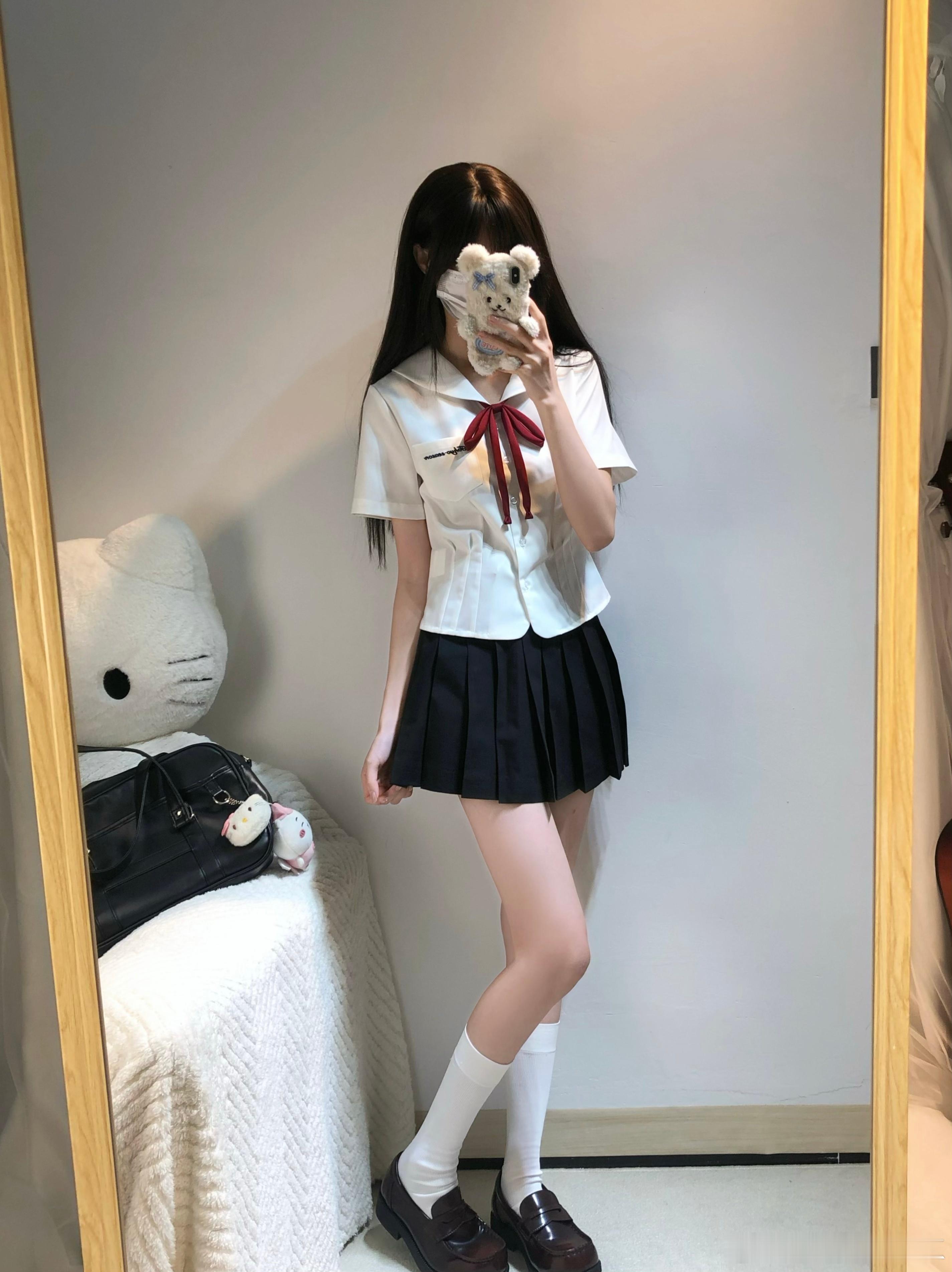 jk 古早味的海军领小衬衫💭🐈奶白衬衫＋黑色百褶裙组合˖◛⁺⑅♡版型利落不拖