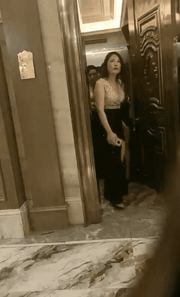 这个有点像我以前的时候，
以前在珠三角地区工作的时候，
有幸去唱了一下K。