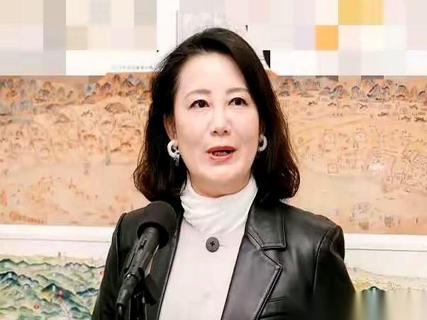 提到吴思瑶、戴玮姗这俩，最近的说法是，她们又“口无遮拦”了。
她们的那些话，被指