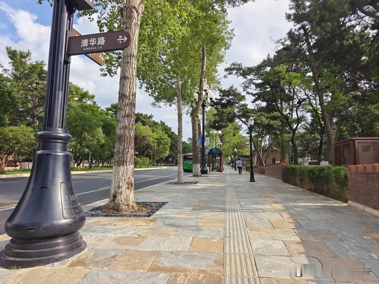 补上长春新民大街的开街遗憾！今日打卡氛围感拉满[呲牙]树荫下的老建筑超有韵味，还