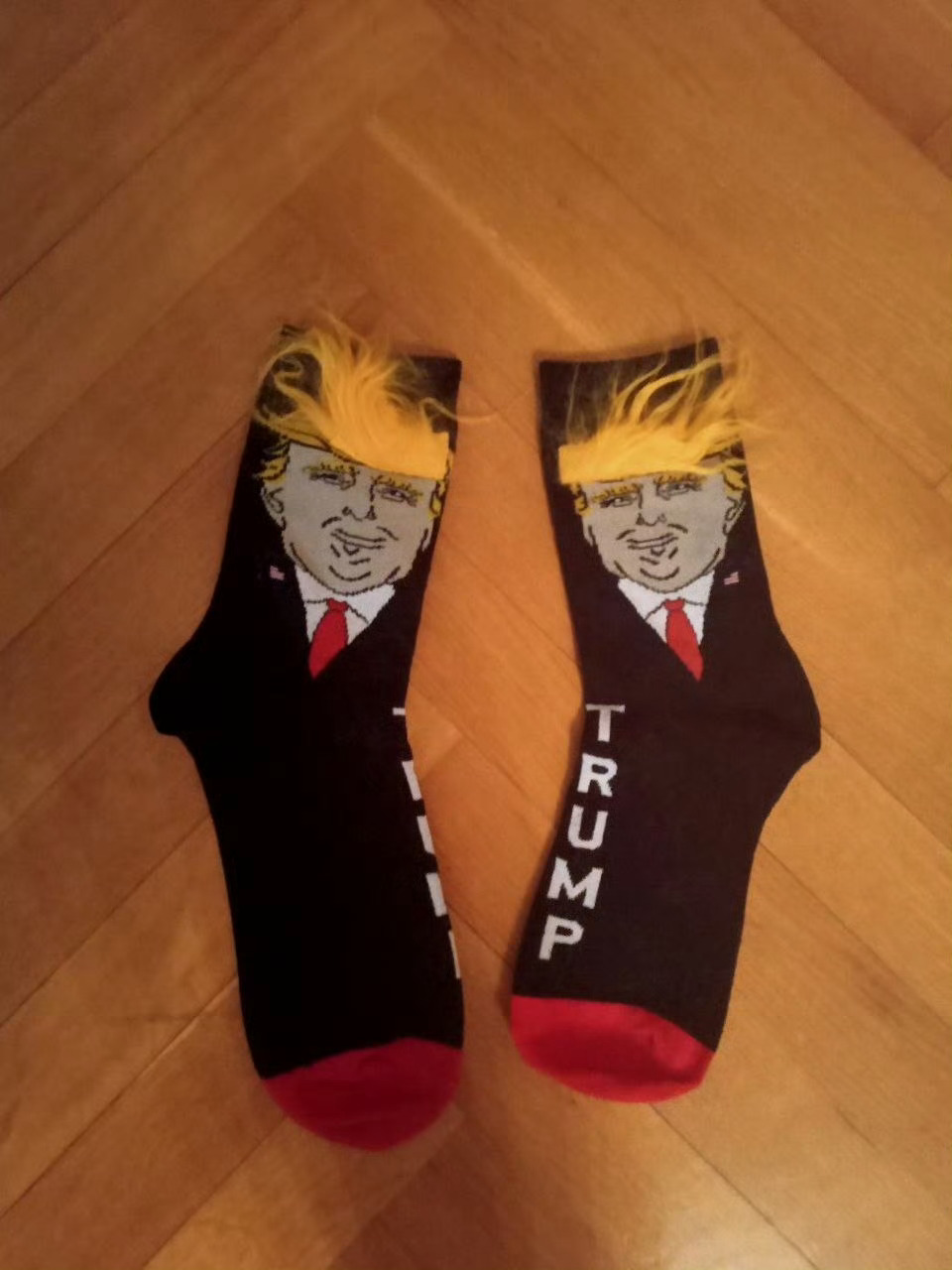 俄杜马代表团受美议员邀请访美，这是俄杜马议员12年来首次访美。美议员送给他们的礼