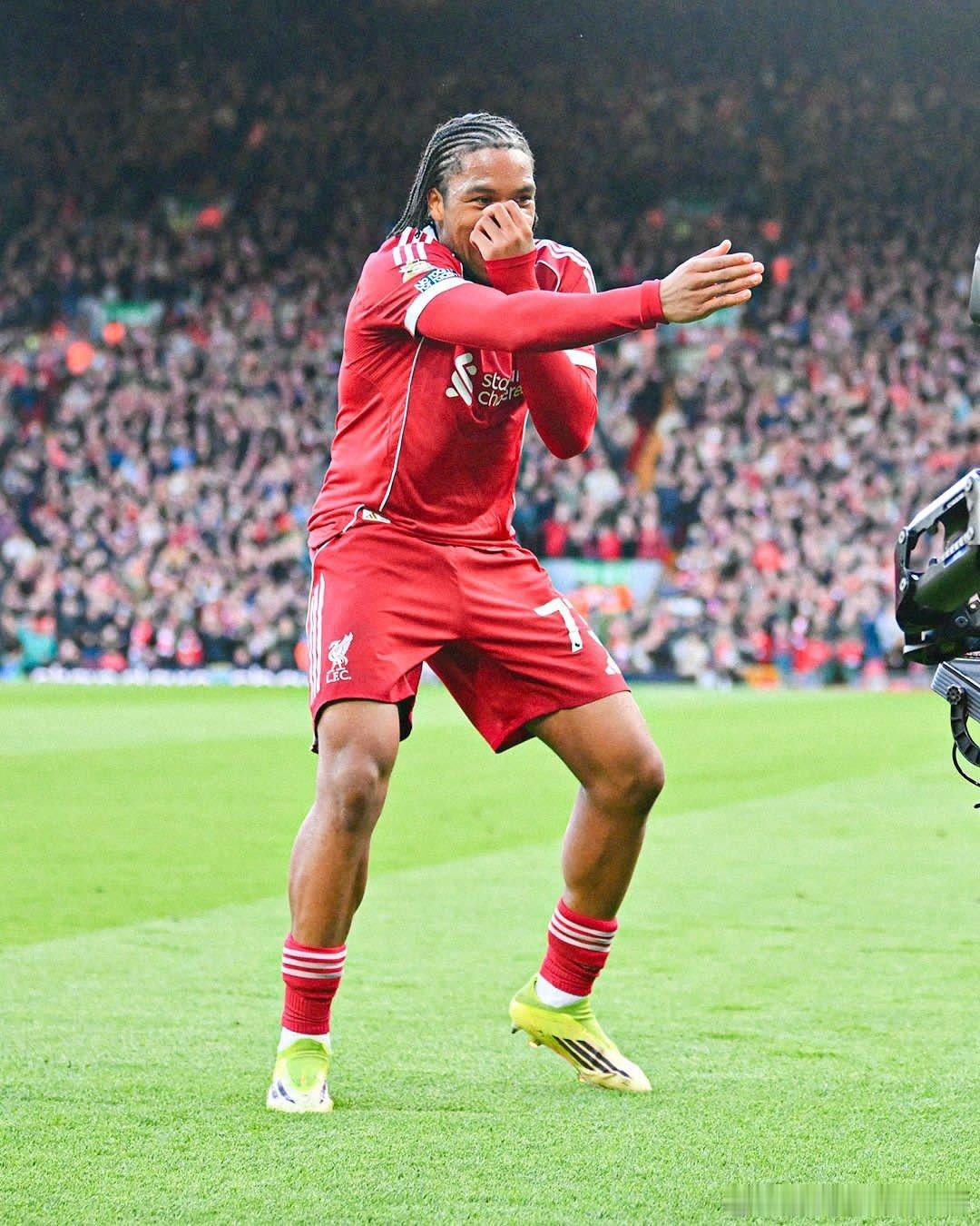 首发就拿最佳恩古莫哈已经三场首发，并且赢得了本场比赛最佳球员奖。在一个月的时间内