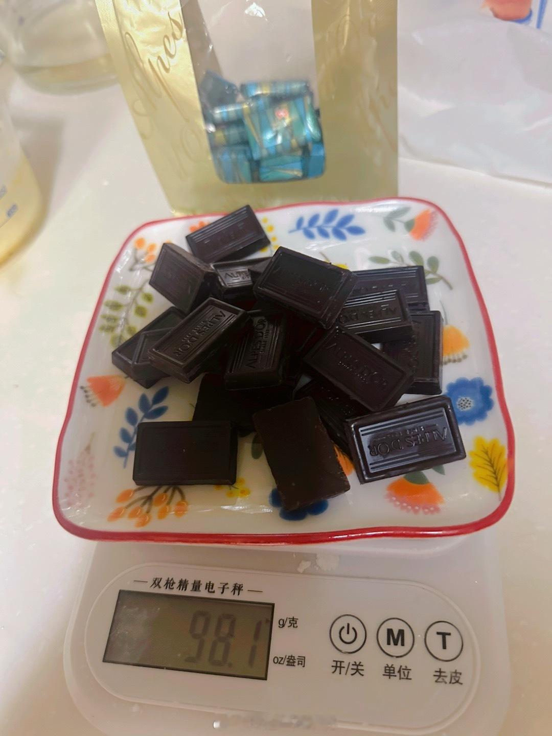 昨晚做的，妥妥的100g黑巧做成的冰山熔岩，有没有想吃[馋嘴] ​​​
