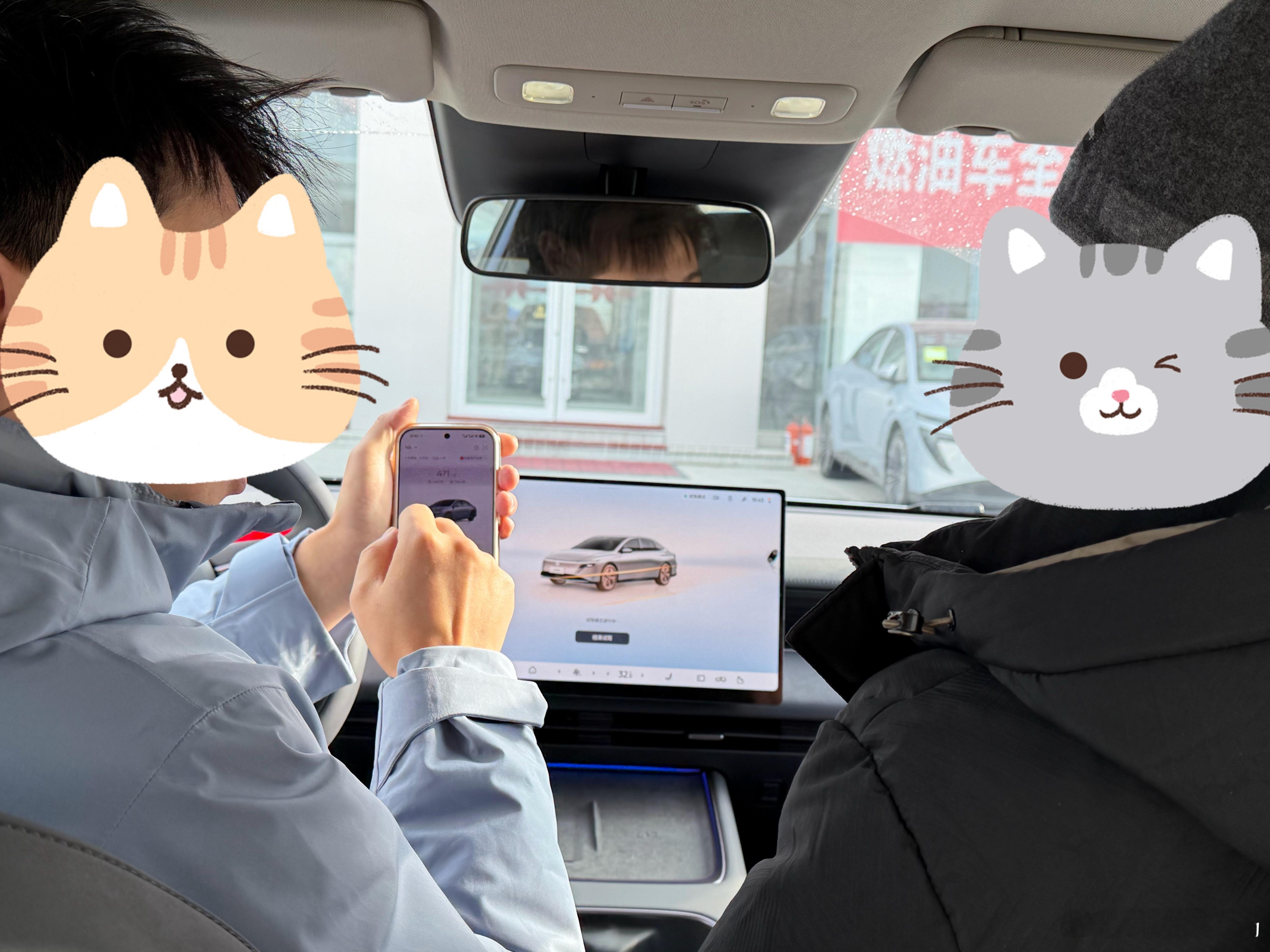 新年准备给老爸换个车，老爸是个燃油车车主，第一次接触新能源，先带他过来看看东风日