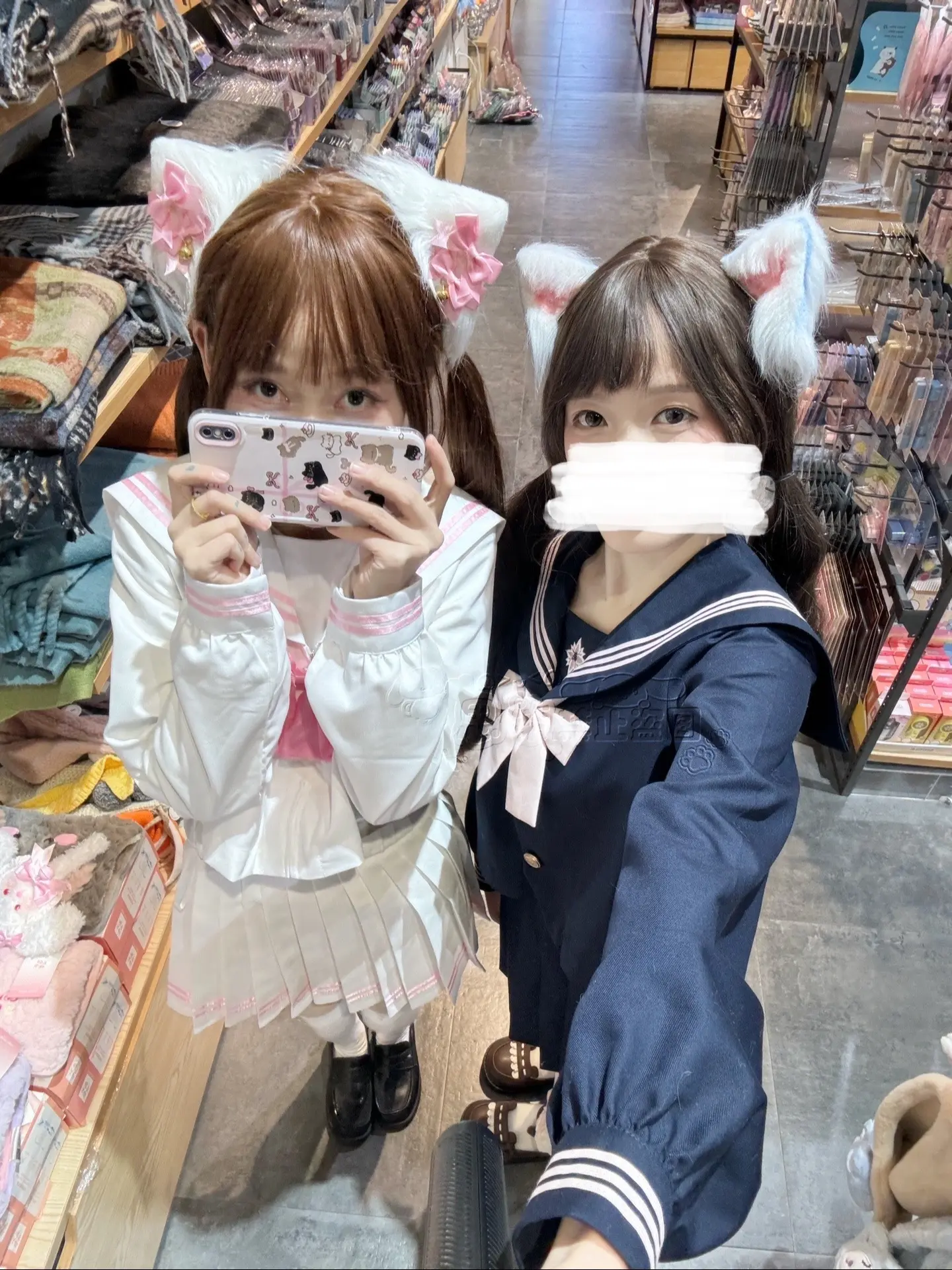 两只可爱的小猫ฅ՞•ﻌ•՞ฅ。