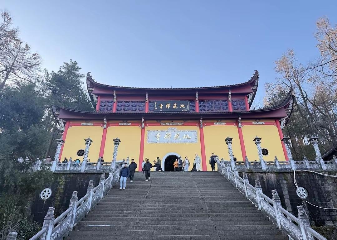 今日运势：丙午年庚寅月乙卯日  2026.2.10日

鼠：运势低迷别晚归
牛：