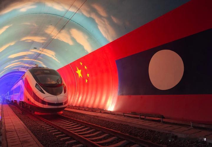 在中国的所有邻国中，为什么只有老挝拥有高铁？
老挝这个东南亚唯一的内陆国，全国此