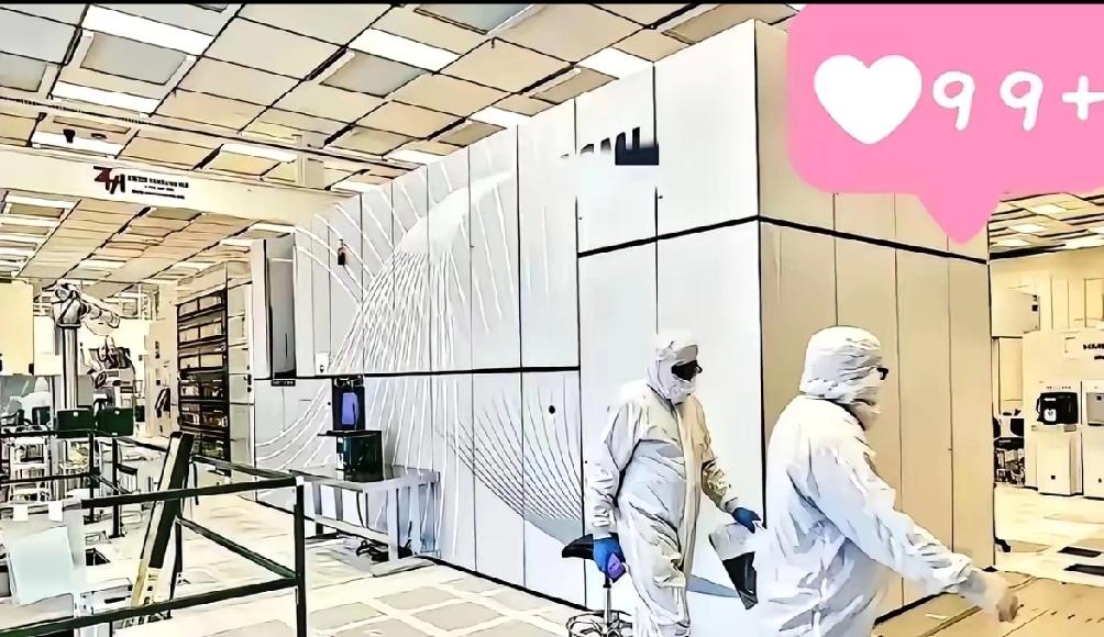 光刻机巨头阿斯麦，出大事了
 
光刻机巨头阿斯麦，出大事了。荷兰总部，上千名工程