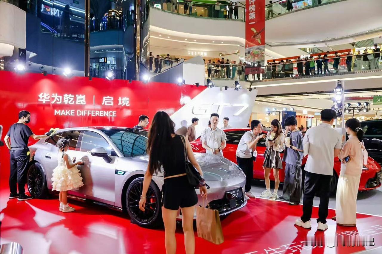 逛完这届北京车展，心里只有一个感受：汽车圈的天，彻底变了，而且变的毫不留情！
 